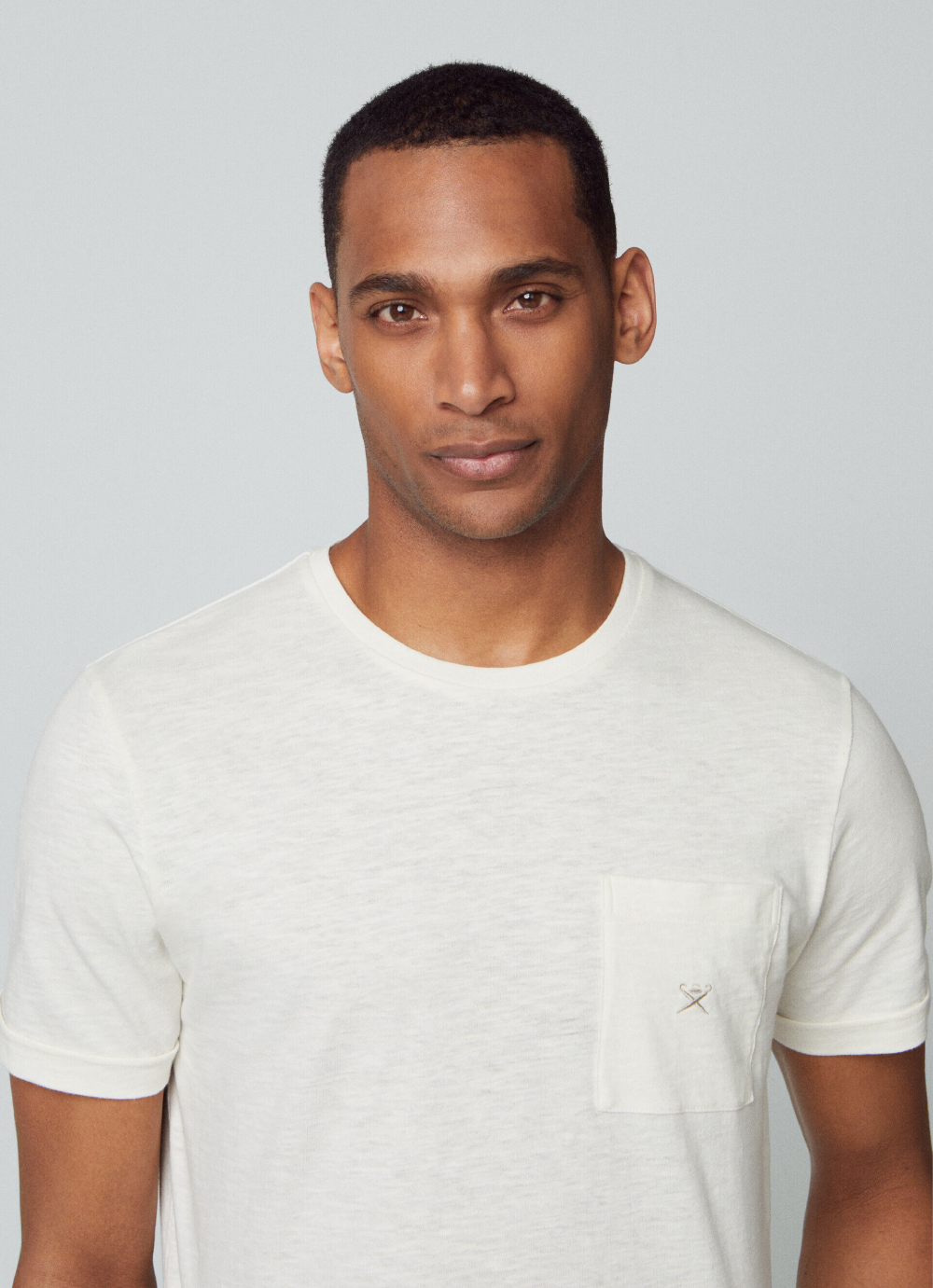 ロゴ刺繍 ポケットTシャツ / オフホワイト