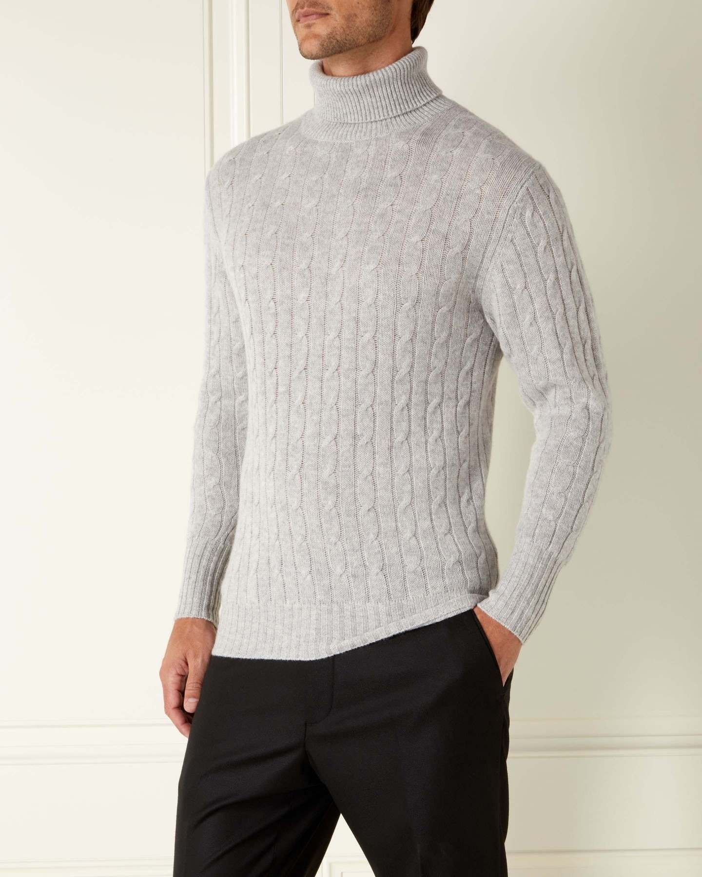 【予約商品】『007 / ノー・タイム・トゥ・ダイ』ケーブル ロールネック カシミアセーター/ グレー