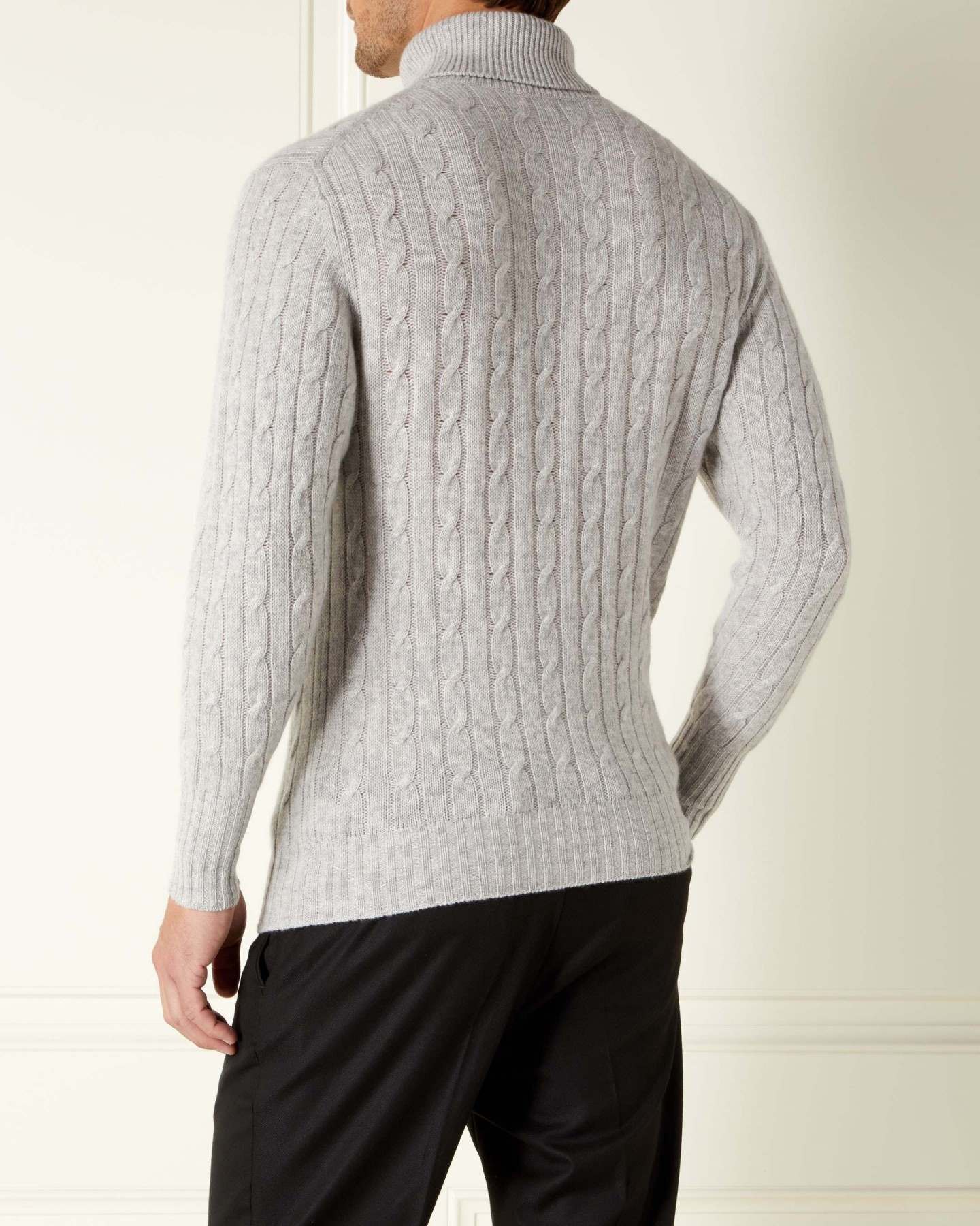 【予約商品】『007 / ノー・タイム・トゥ・ダイ』ケーブル ロールネック カシミアセーター/ グレー