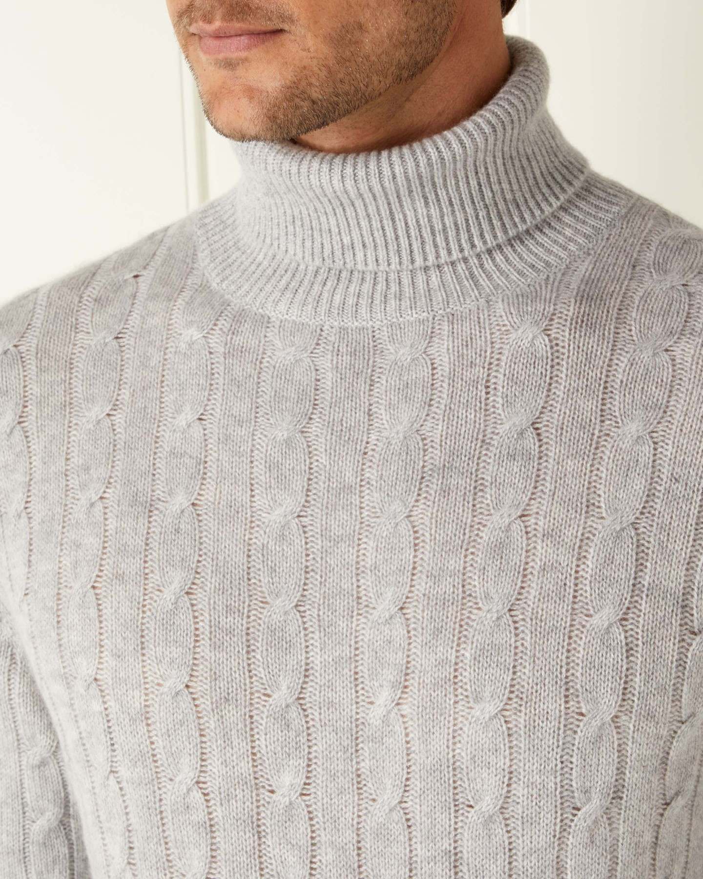 【予約商品】『007 / ノー・タイム・トゥ・ダイ』ケーブル ロールネック カシミアセーター/ グレー