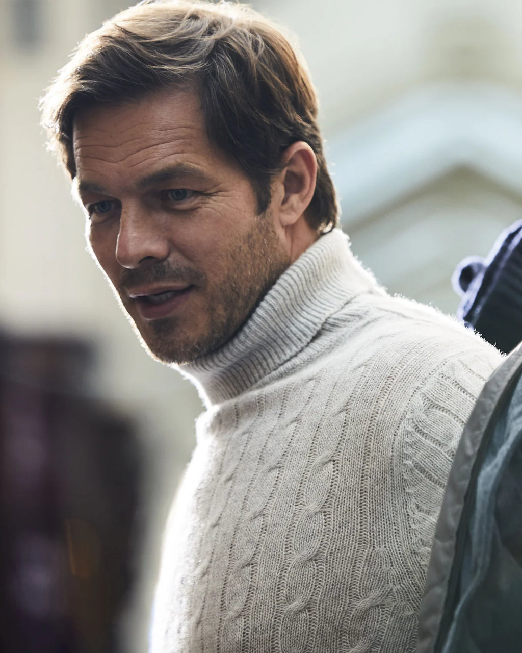 【予約商品】『007 / ノー・タイム・トゥ・ダイ』ケーブル ロールネック カシミアセーター/ グレー