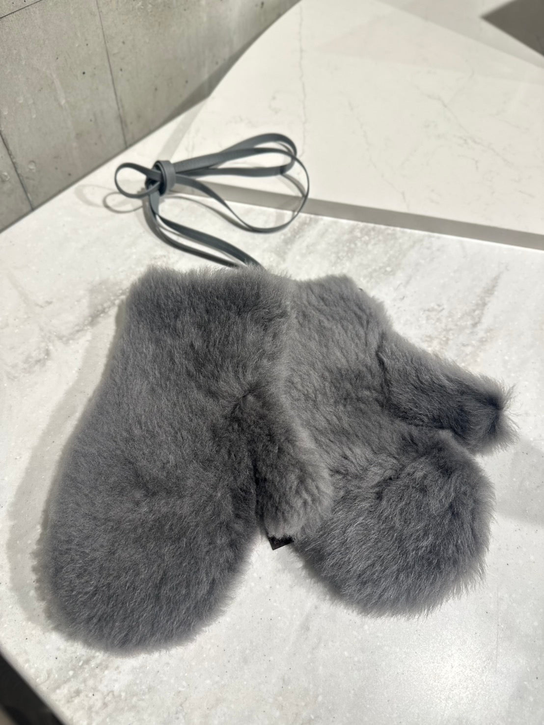 スリット ミトン／キャビアグレー